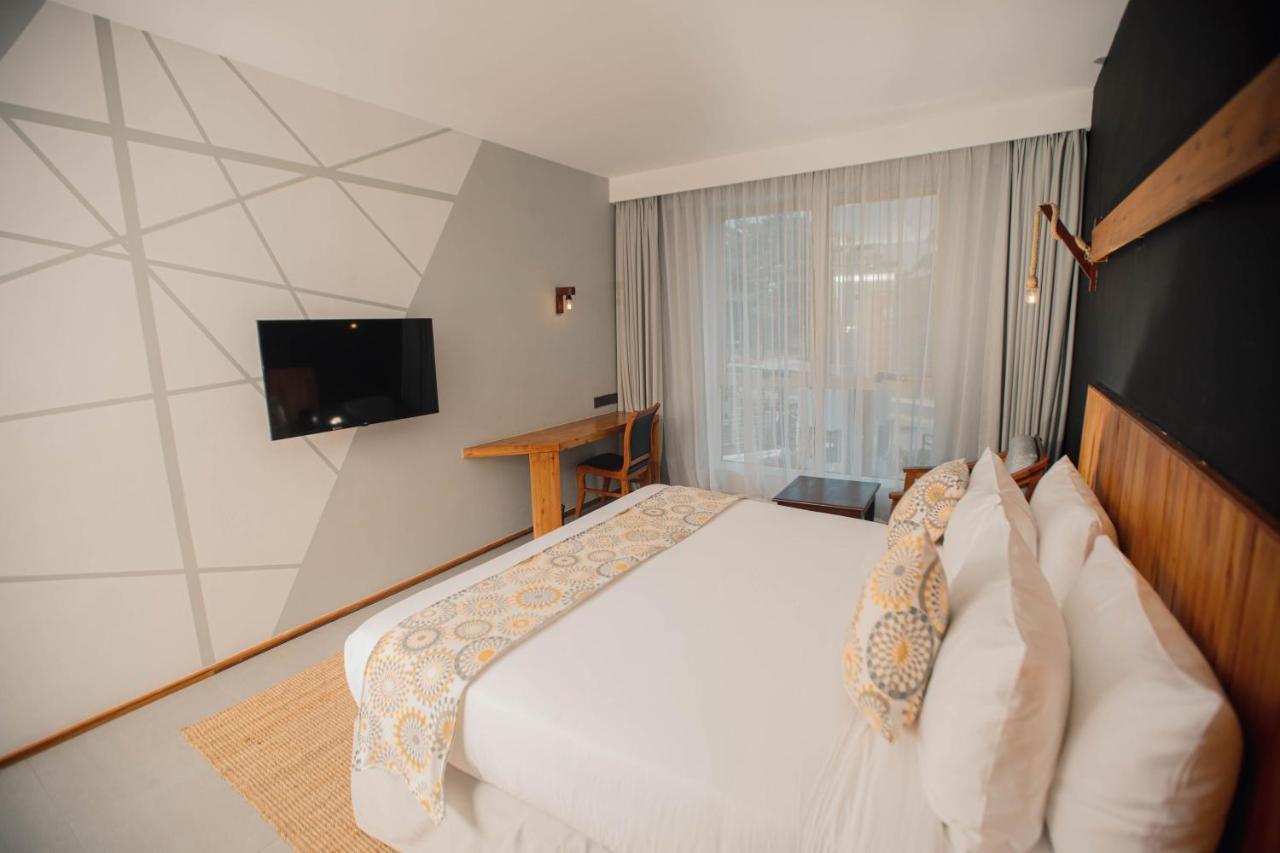 Giraffe Beach Hotel Dar es Salaam Exterior photo